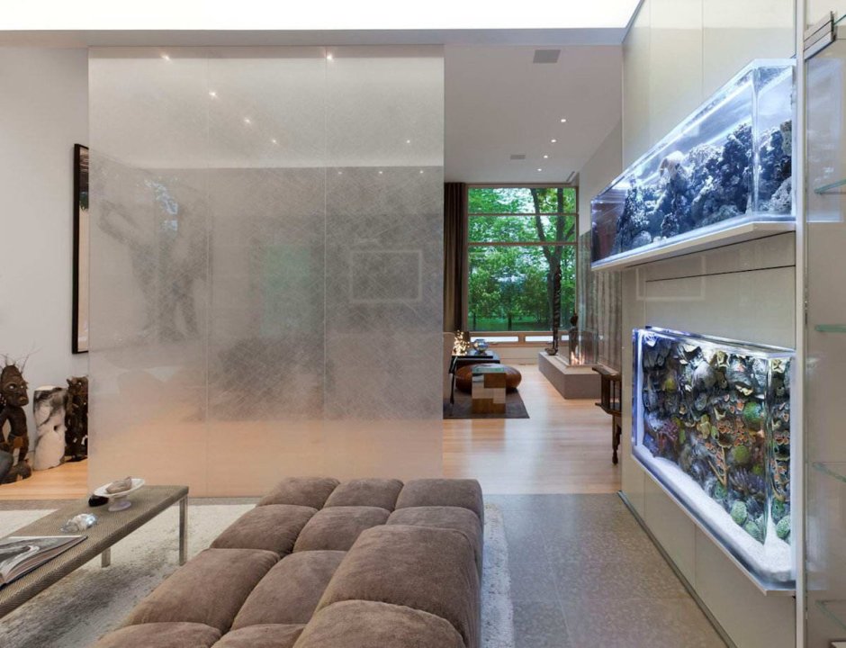 Гостиная с аквариумом