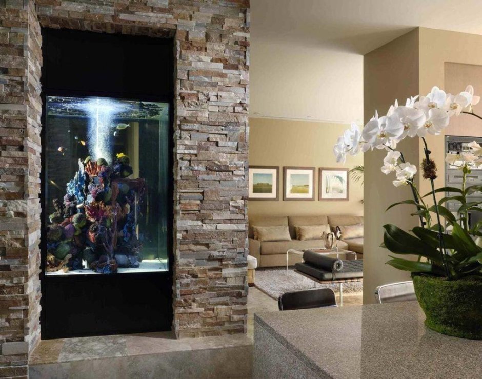 Встраиваемый аквариум в стену