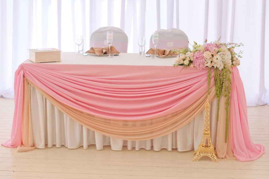 Украшение свадебного стола в розовых тонах