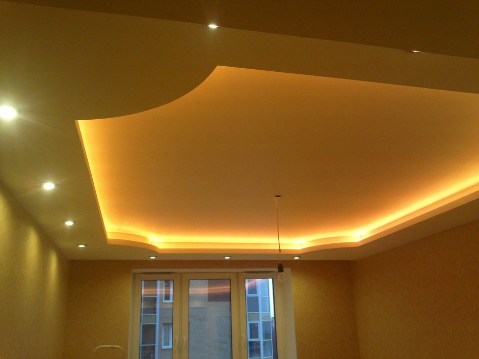 Натяжной потолок со светодиодной лентой