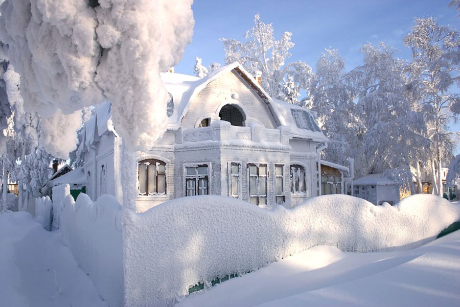 Заснеженный домик