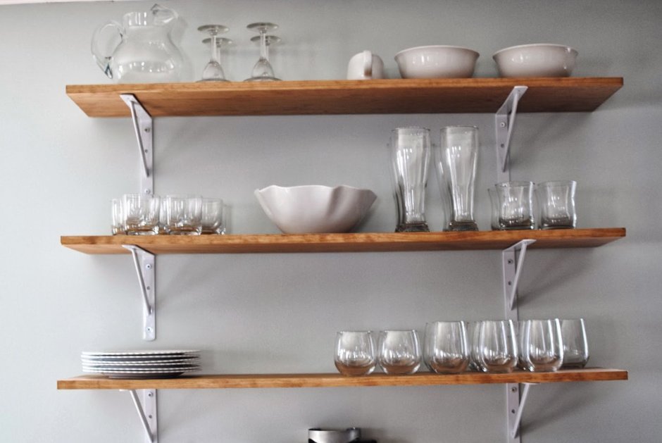 Стеклянные полочки в интерьере
