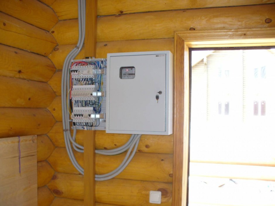 Электрика в частном деревянном доме
