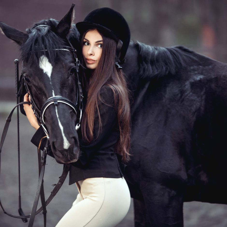Красивые девушки и кони