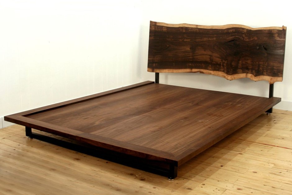 Кровать из слэбов дерева