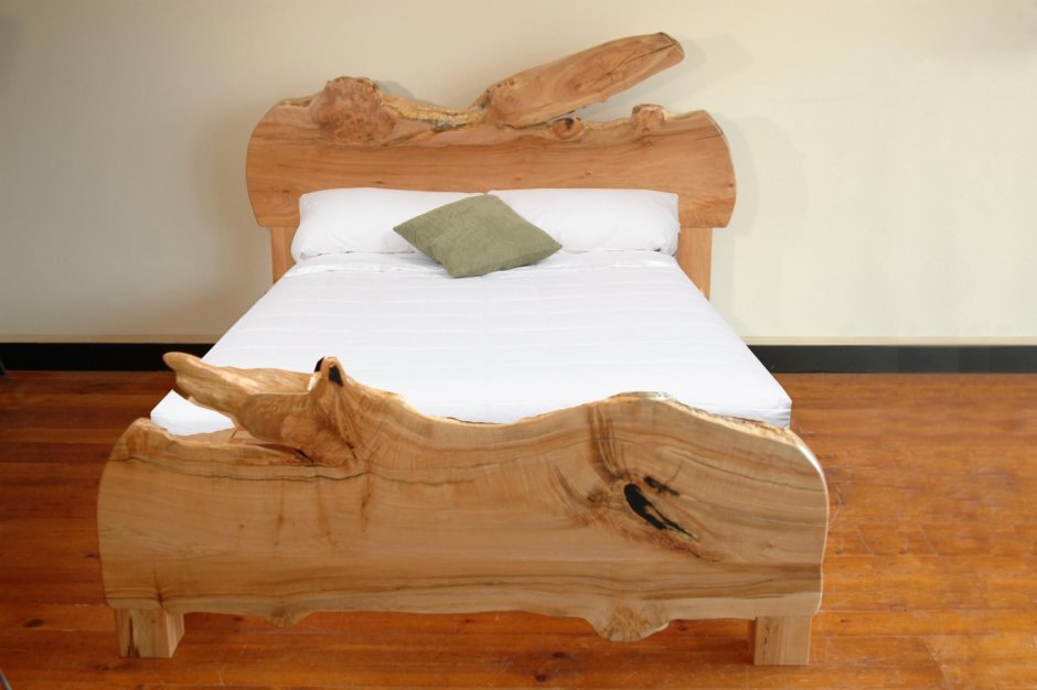 Кровать из слэбов дерева