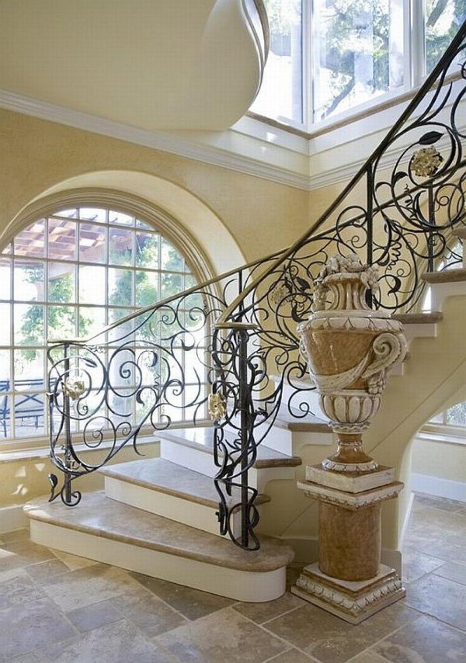 Красивые кованые лестницы