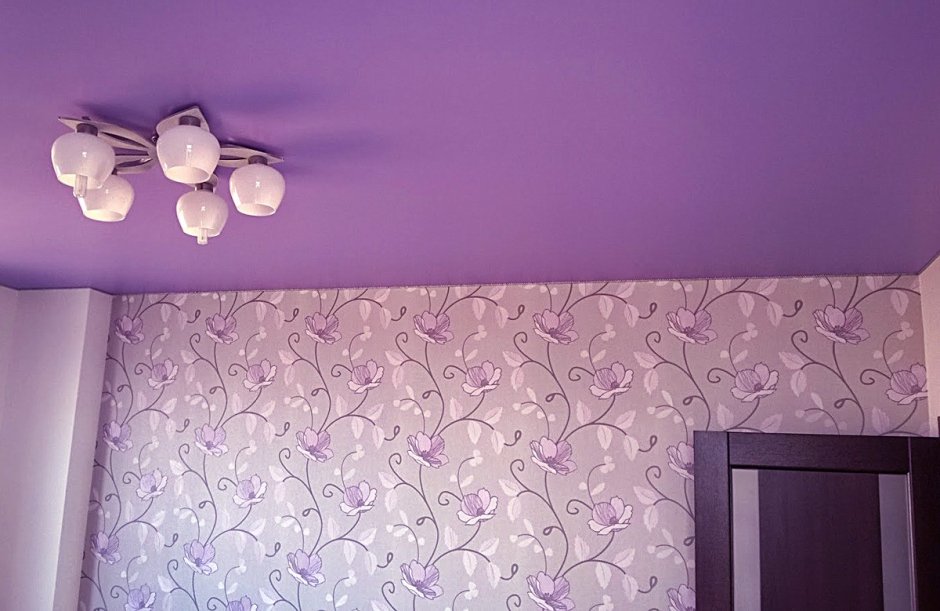 Фиолетовый натяжной потолок