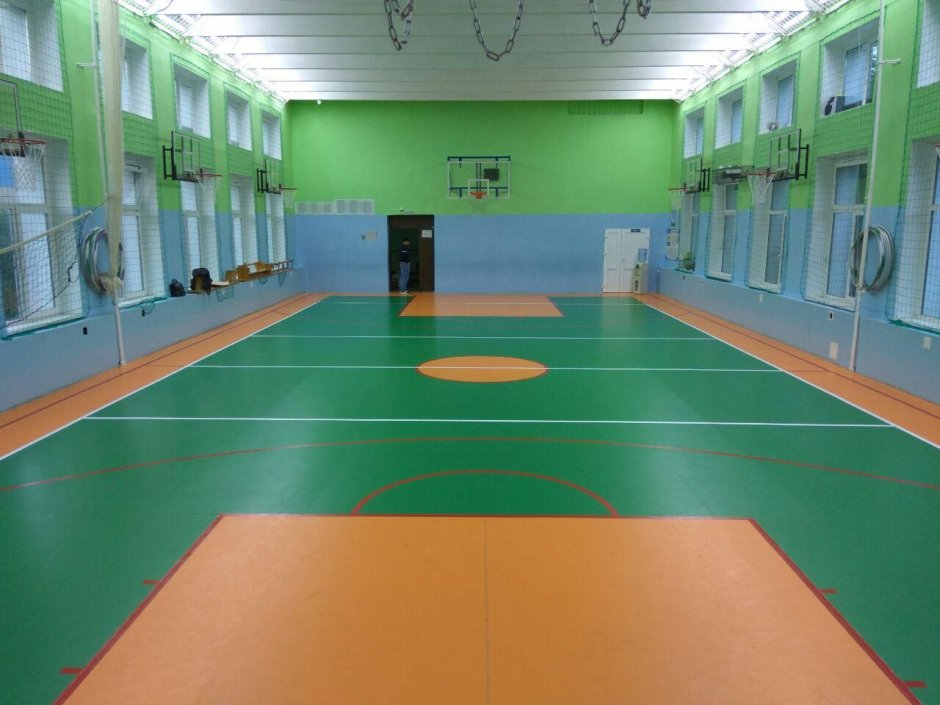Школьный спортзал