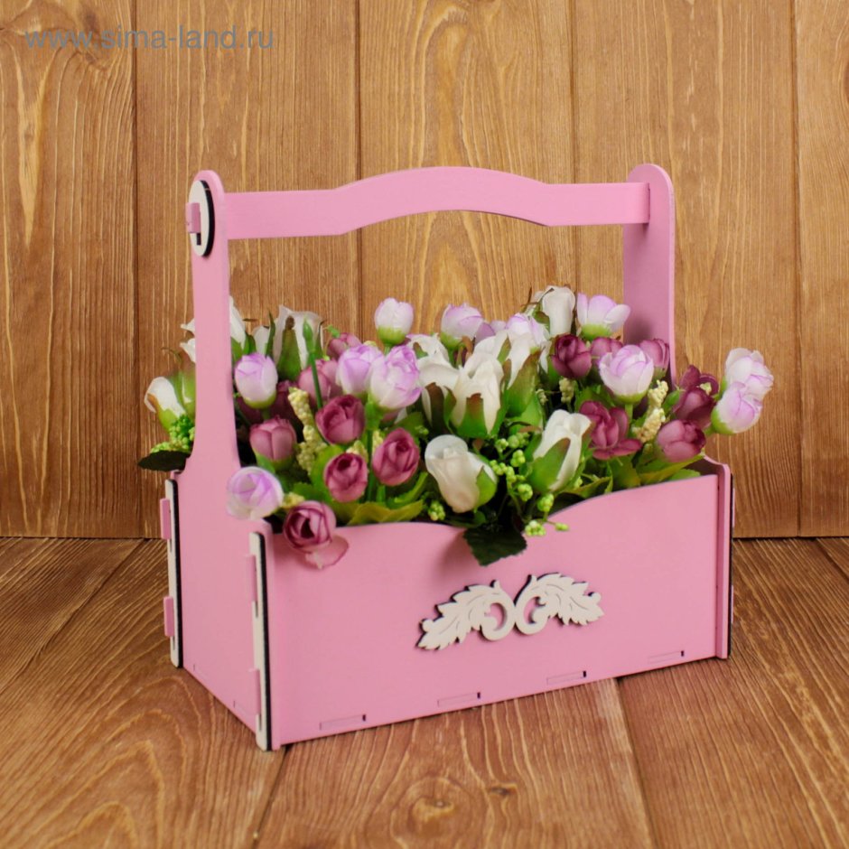 Декоративный ящик с цветами