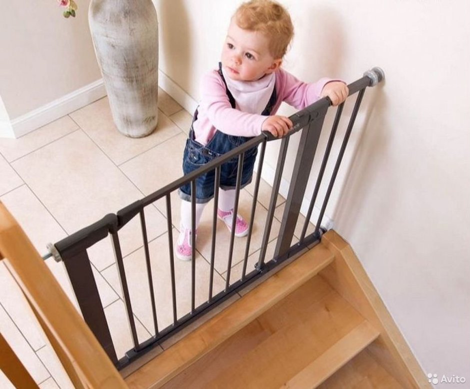 Загородка для детей на лестницу