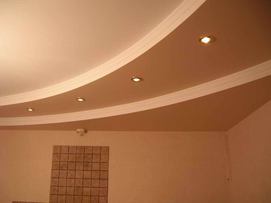 Потолок с квадратной подсветкой