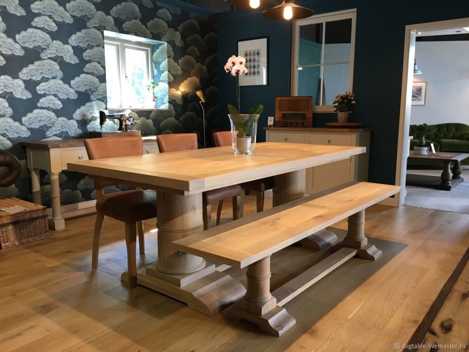 Деревянный кофейный столик
