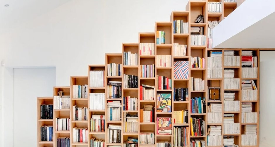 Книги на полке