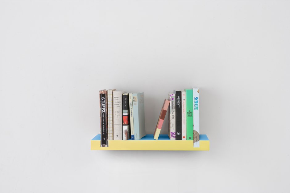 Минималистичная книжная полка