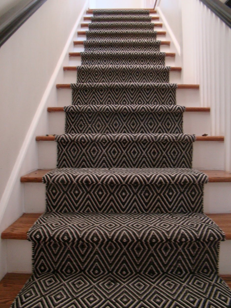 Лестница из ковролина в современном стиле