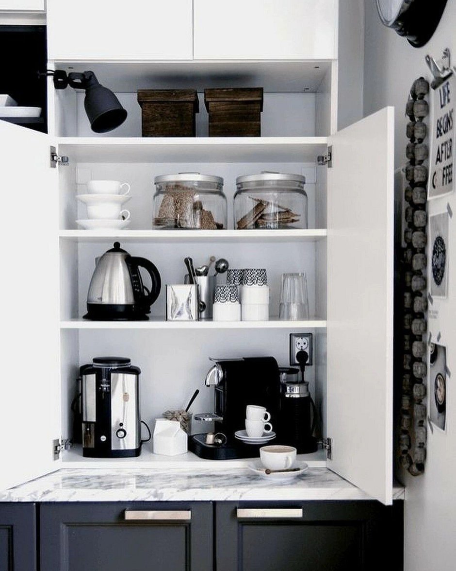 Шкаф для кофемашины на кухне