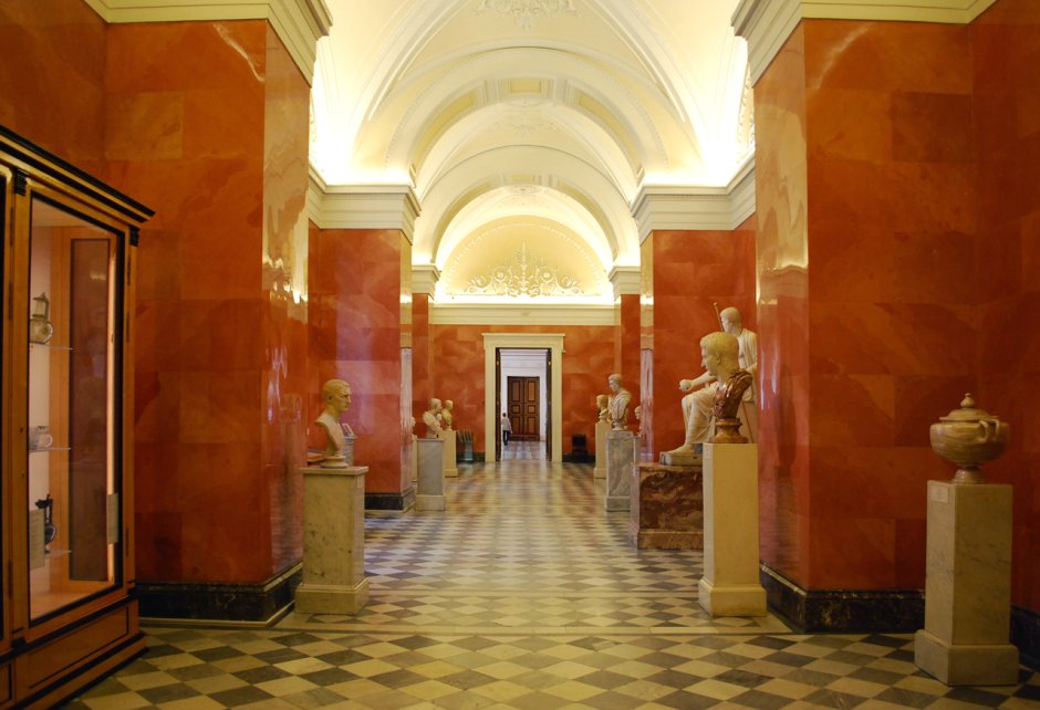 Петергофский дворец лепнина