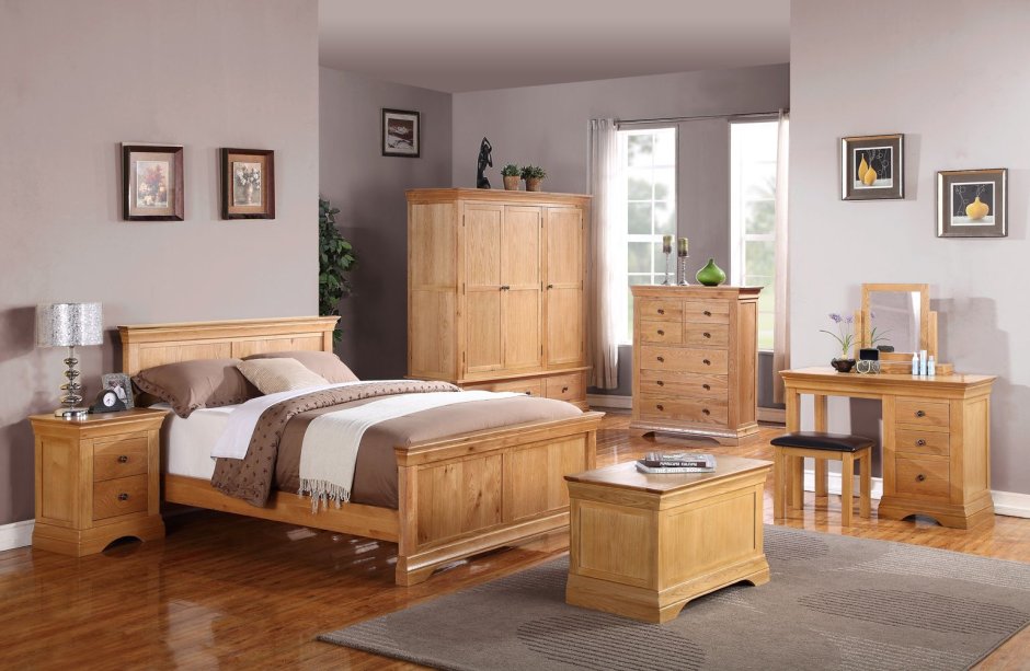 Спальня с мебелью цвета ольха
