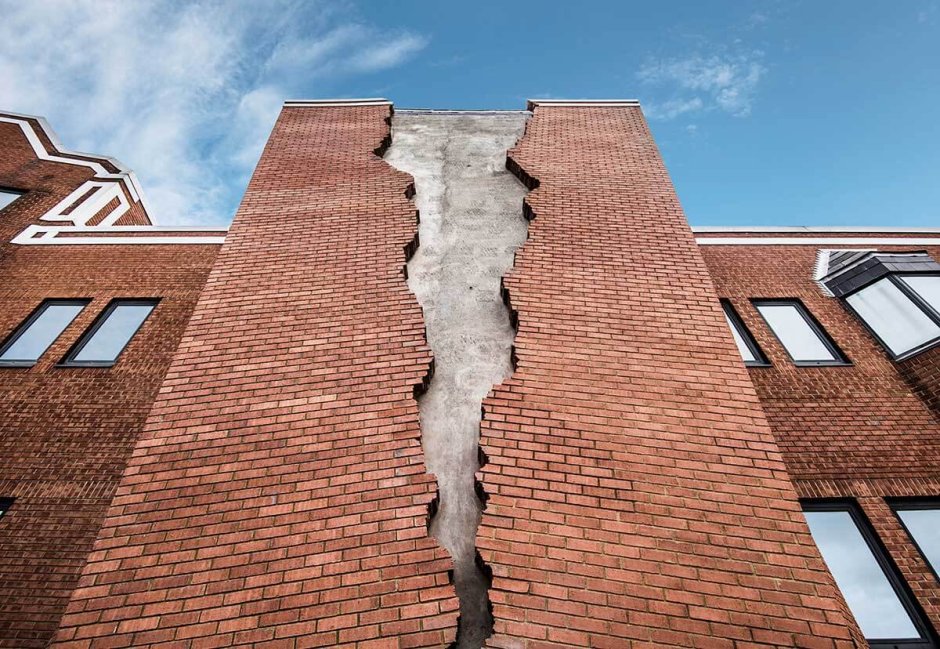 Необычные здания из кирпича