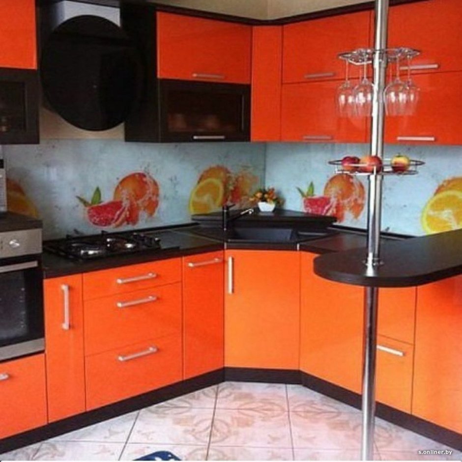 Угловые кухни рыжая с черным