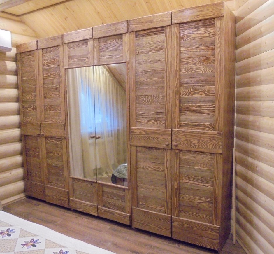 Необычные шкафы из дерева