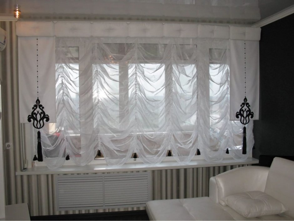 Короткие шторы в гостиную