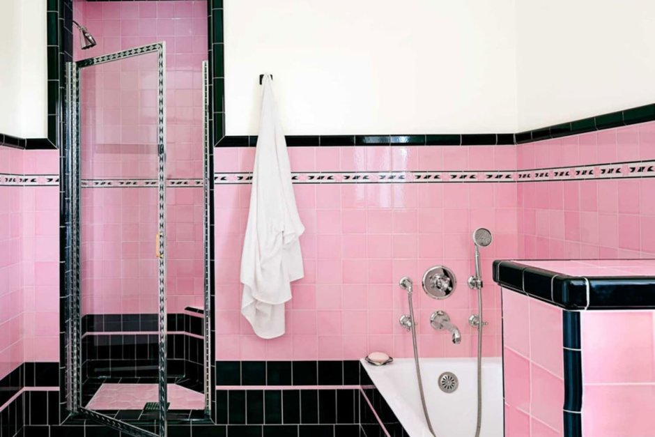 Ванная в стиле черно розовым