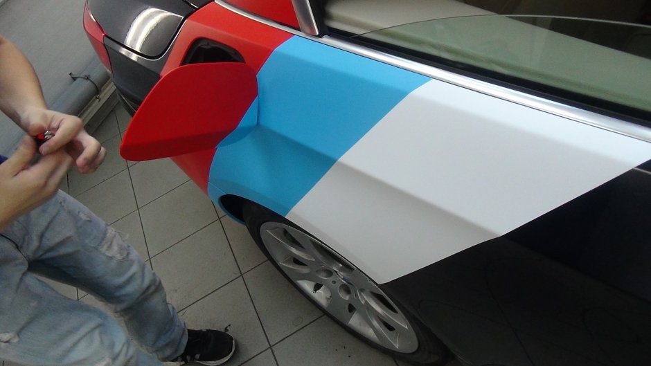 Двухцветная оклейка автомобиля
