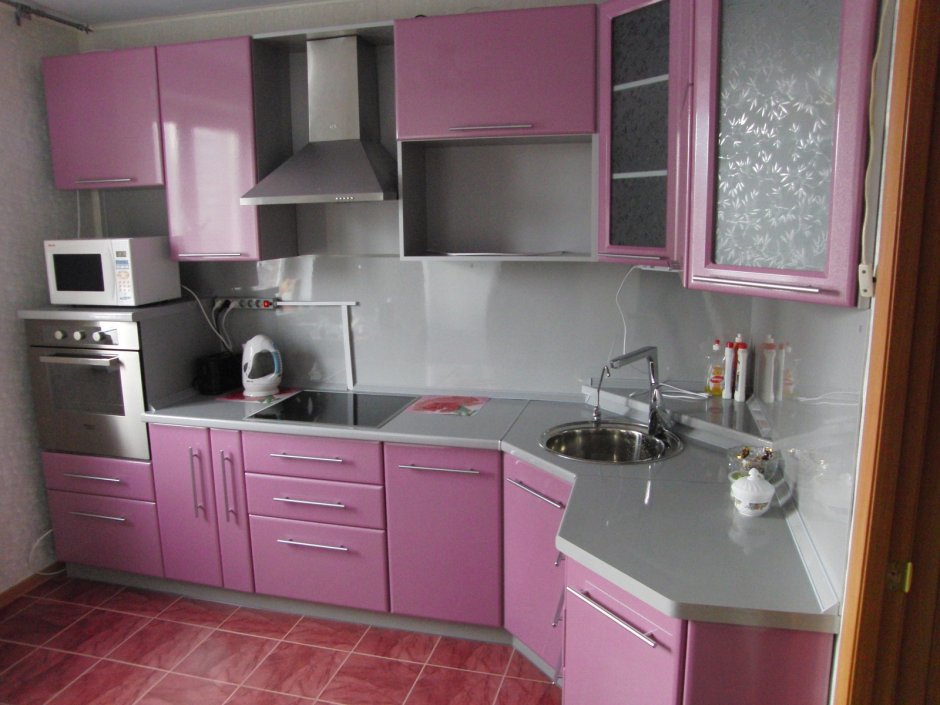 Кухни розово-серые для маленькой кухни угловые