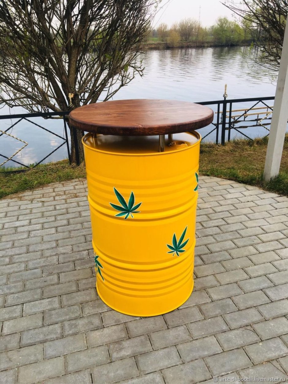 Столик из бочки железной