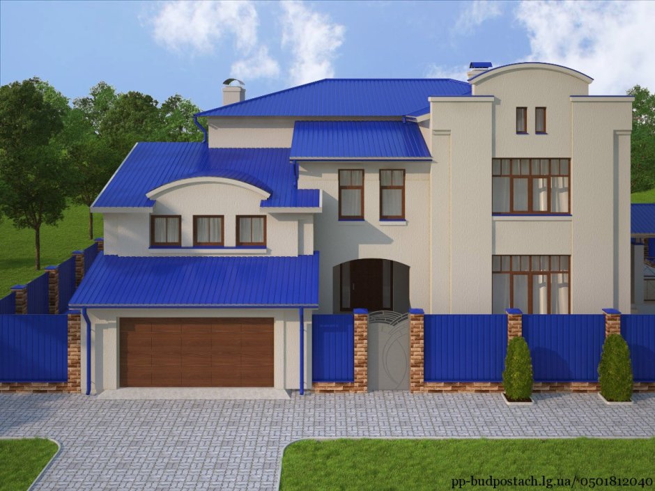 Фасад дома с синей крышей