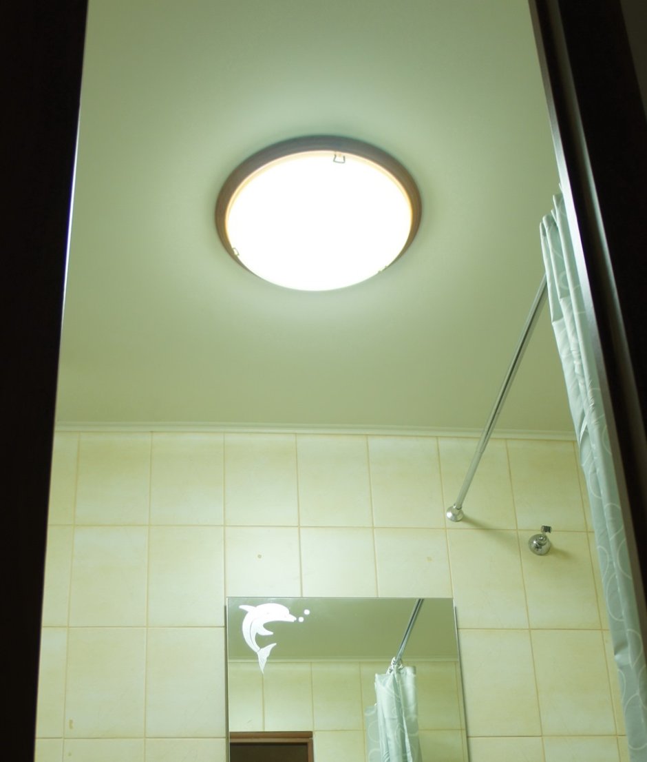 Подвесной светильник в ванную