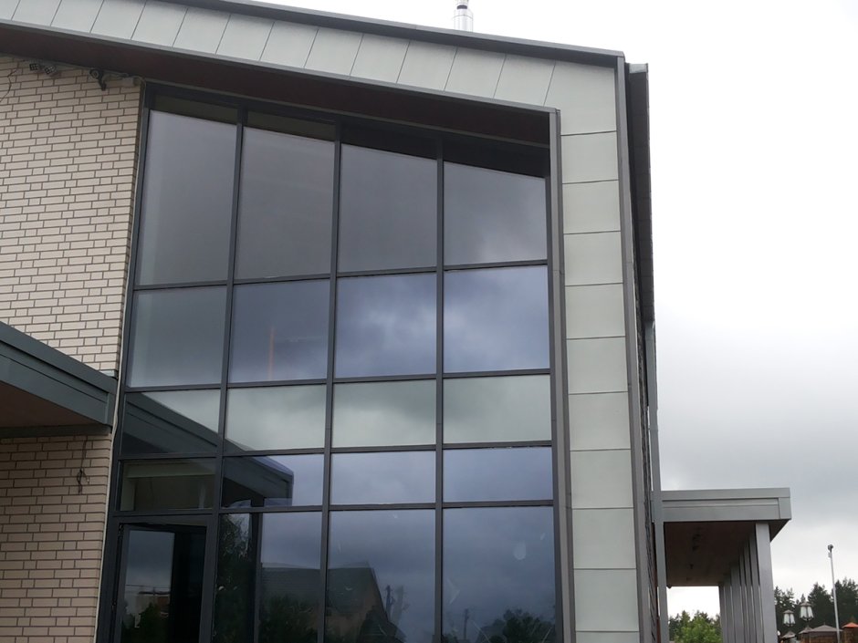 Стеклянный тонированный фасад