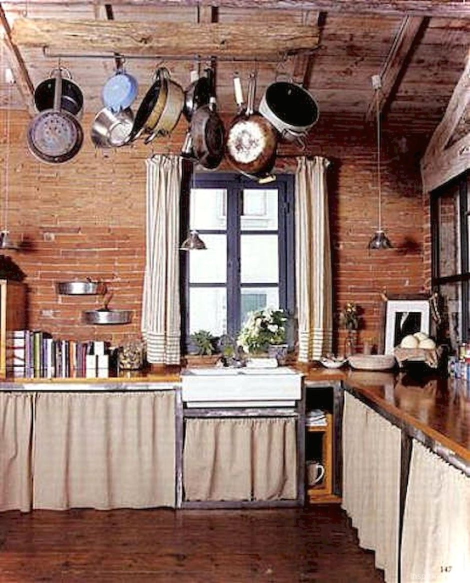 Маленькая кухня в деревенском стиле