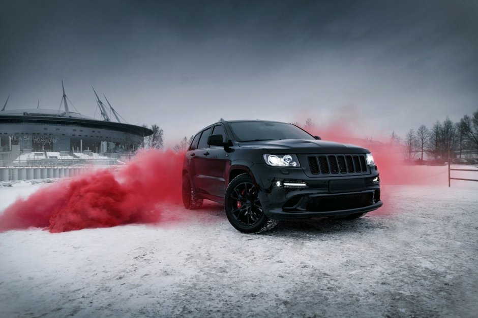 Jeep Grand Cherokee srt8 в снегу