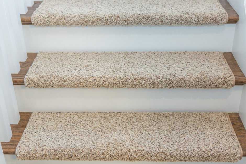 Лестница с ковровым покрытием
