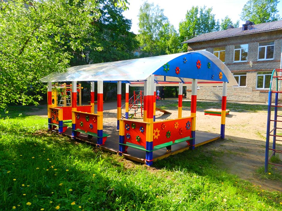 Рисование на веранде в детском саду