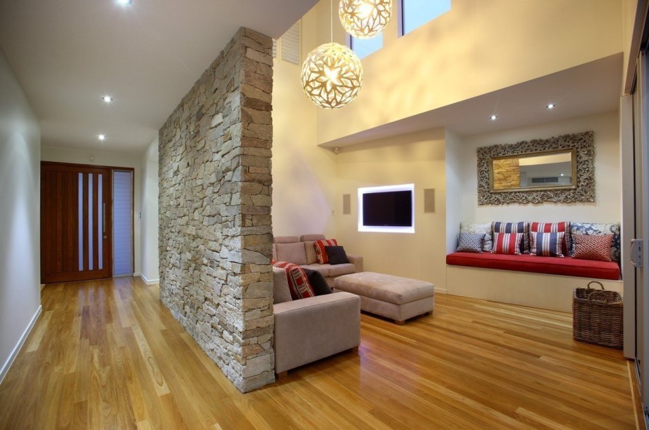 Камни в интерьере квартиры