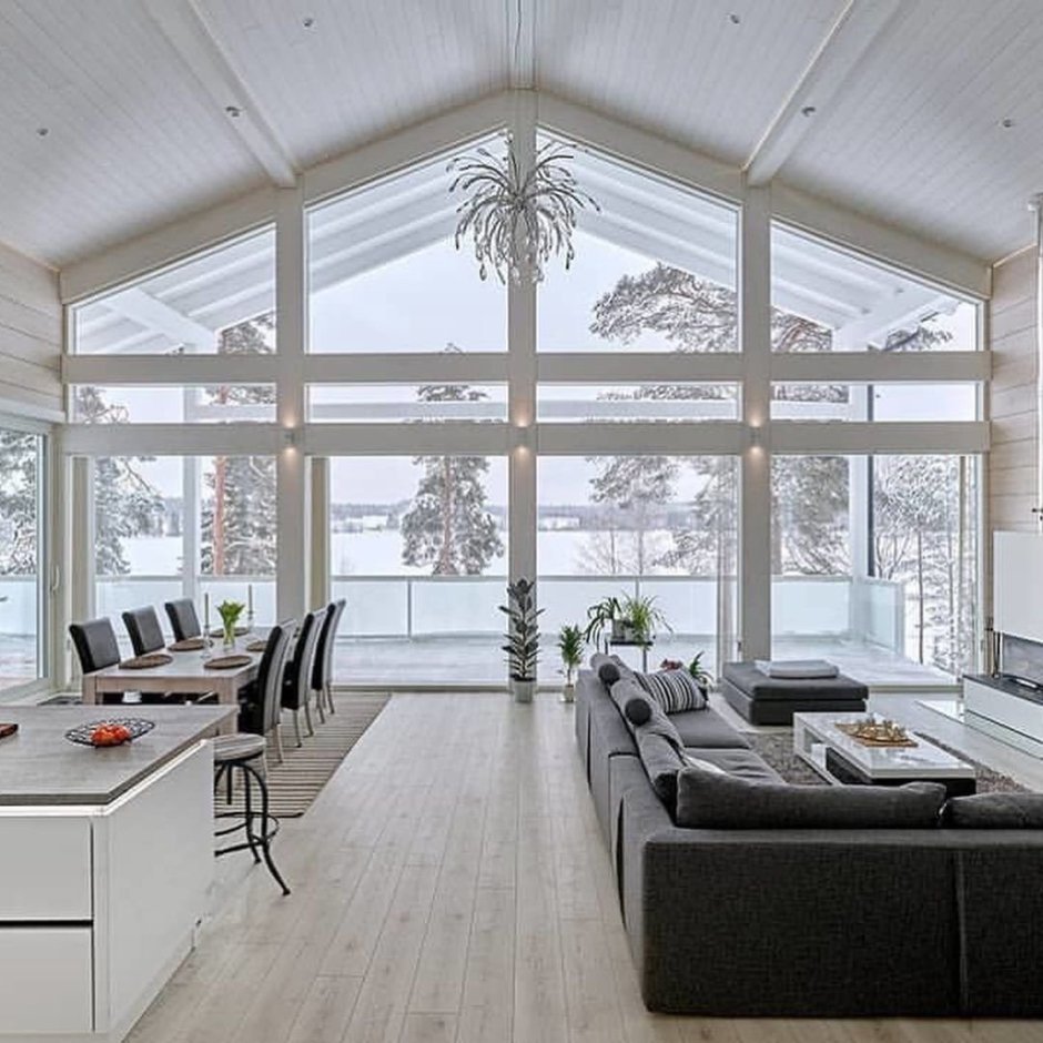 Светлый дом с панорамными окнами