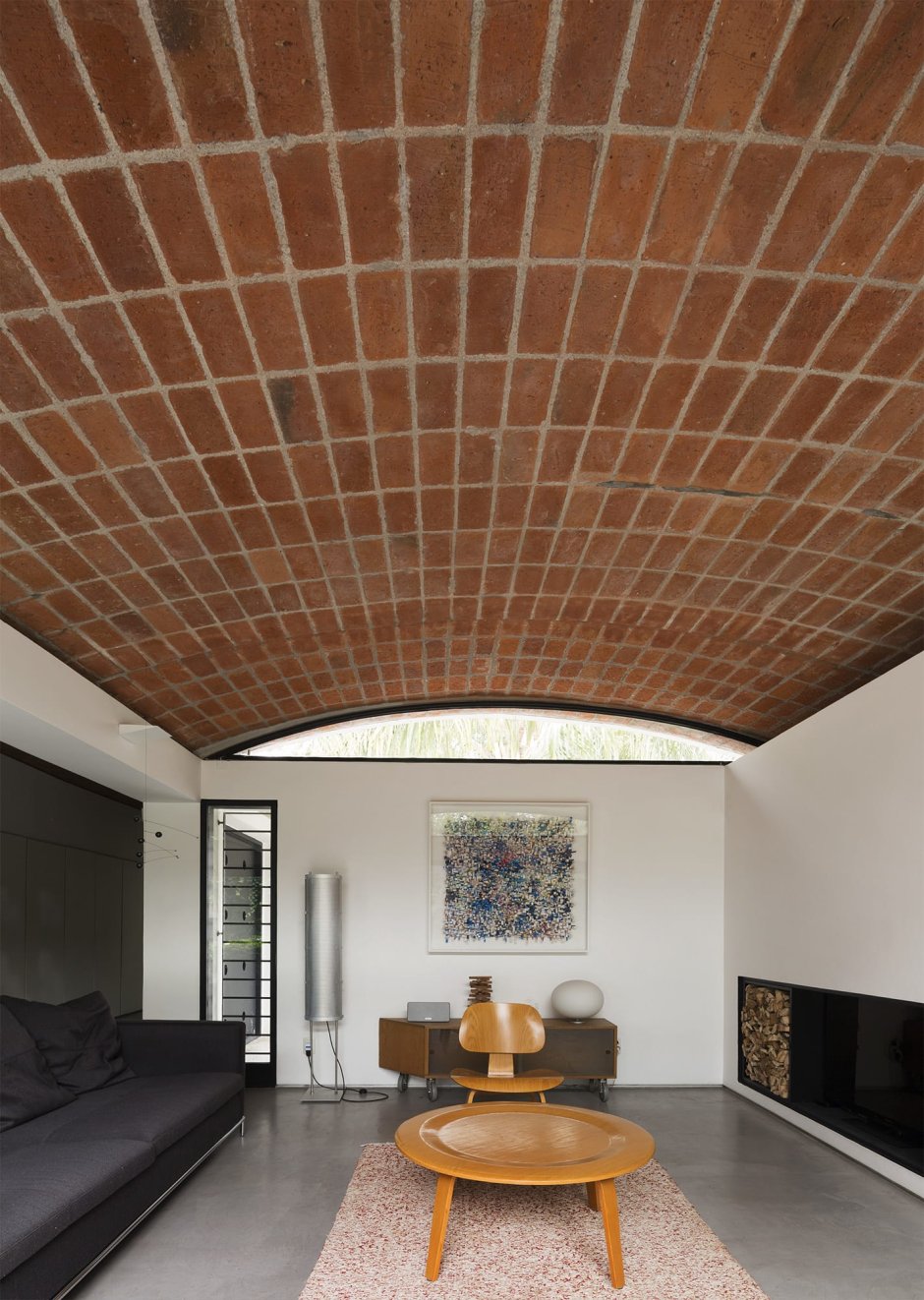 Кирпичный арочный потолок