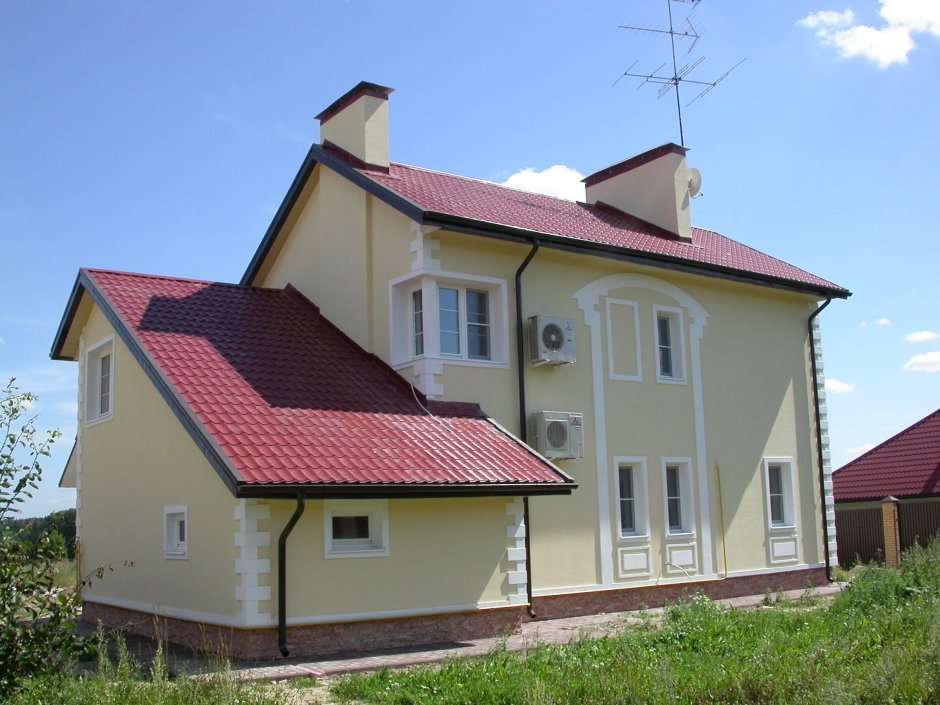 Коттедж с красной крышей