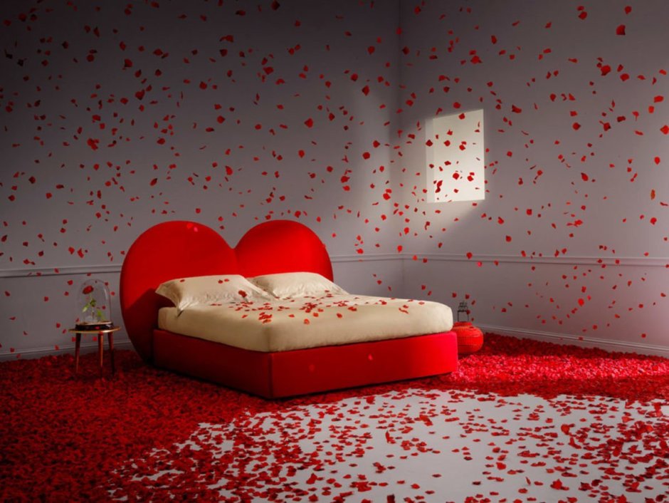 Кровать в форме сердца