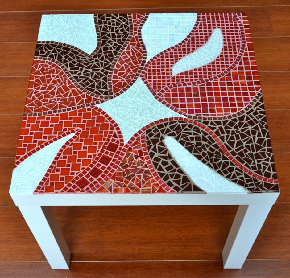 выложить столик мозаичной плиткой