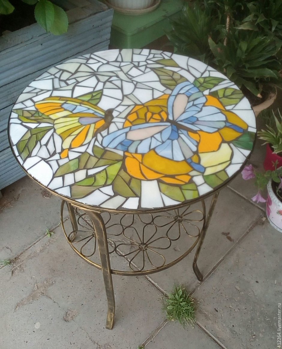 Садовый столик из мозаики