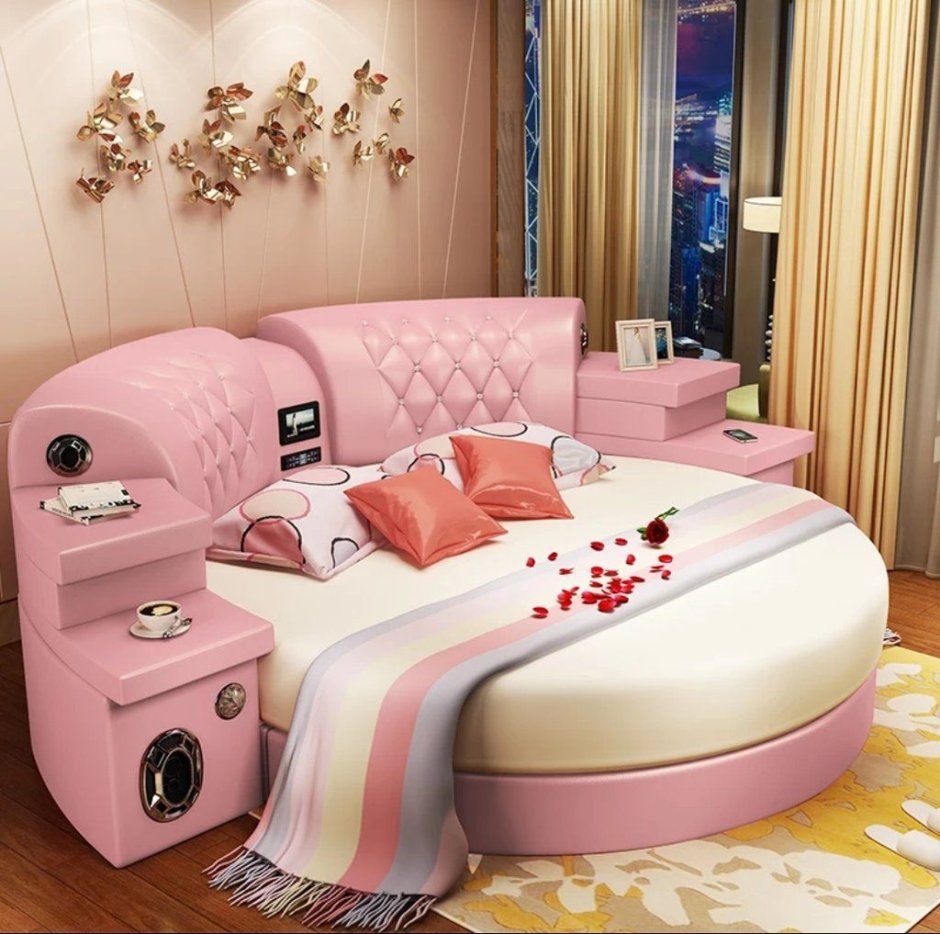 Бело розовая комната