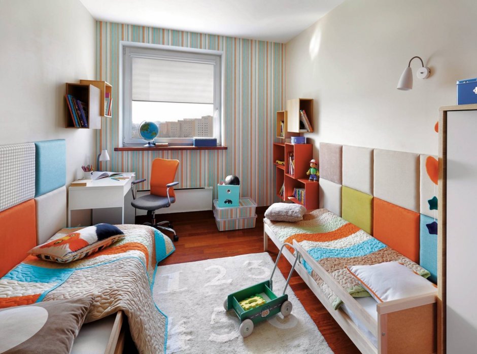 Узкая детская комната для разнополых детей