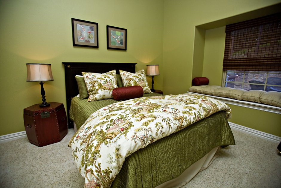 Оливковая кровать