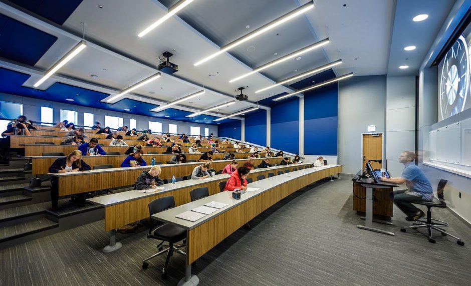 Интериор School Hall