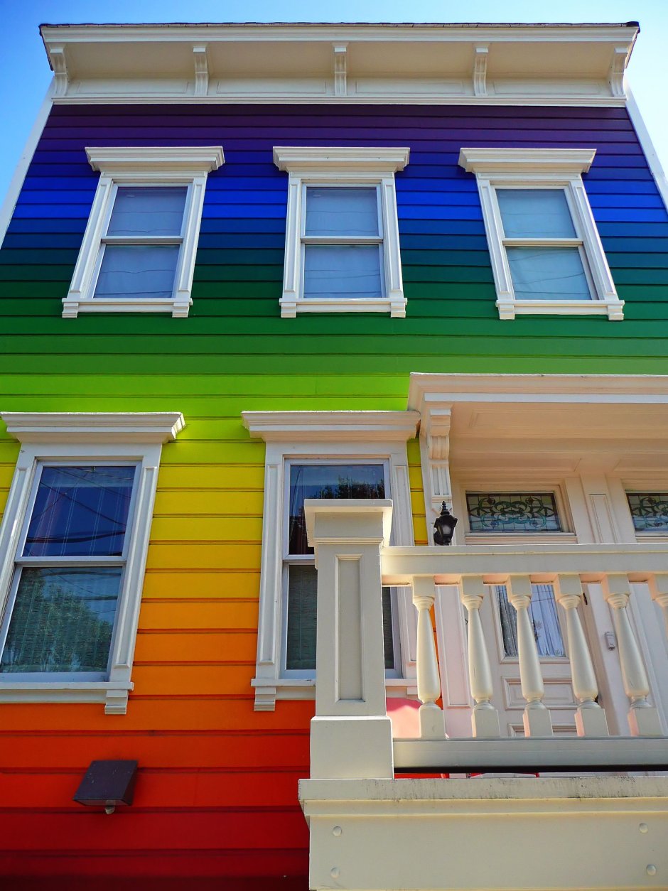 Разноцветные фасады домов